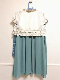デリセノワール　フリル付きアイボリーボレロとグリーンワンピース　結婚式、謝恩会に