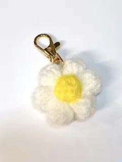 ハンドメイド　フラワーチャーム　鍵編み