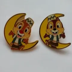 【非売品】ディズニーシー チップとデール 三日月ピンバッジ 2個セット