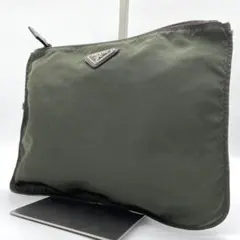 【美品】プラダ　クラッチバッグ　三角プレート　ナイロン　カーキ　白タグ