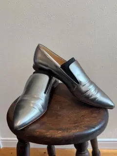 シルバー レザー ポインテッドトゥ ローファー