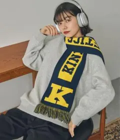 ネイビーとイエローのフリンジ付きマフラー