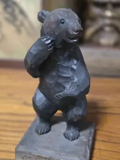 木製クマ彫刻