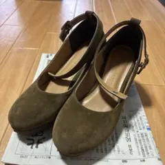 スエードストラップパンプス