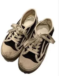 厚底 ストライプデザイン スニーカー 黒とベージュ