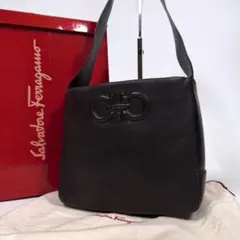 상태좋음 페라가모 원 숄더백 나파 가죽 강치니 농차