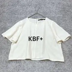 【KBF +】シアーカットソーフレアスリーブ アイボリーのサムネイル
