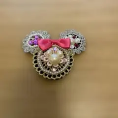 ディズニーリゾートにて購入。 ミニーマウスを形どった、ヘアピンです。