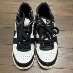 NIKE スニーカー ブラック ホワイトのサムネイル