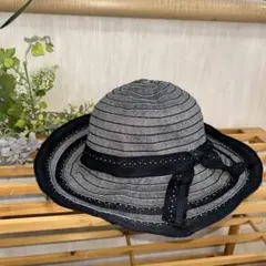 ストライプデザインのリボン付きハット