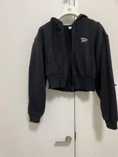 Reebok ブラック クロップドパーカー