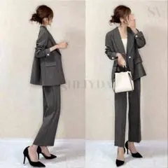 グレーパンツスーツ　セットアップ