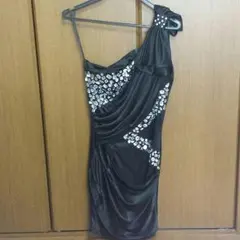 ドレス 黒 ワンショルダー 肩りぼん ビジュー付き