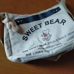 クマのぬいぐるみが付いた、沢山入るバッグ！