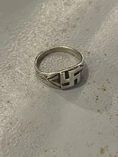 スワスティカ リング