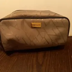 ANNE KLEIN ベージュ ロゴポーチのサムネイル