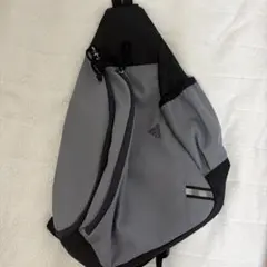 adidas ワンショルダーバッグ ボディバッグのサムネイル