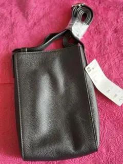 新品タグ付GU 本革スマホショルダーバッグ 定価¥2,990