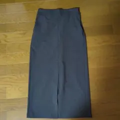 グレー タイトスカート スリット入り