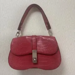 GUESS レッド クロコダイル風 ショルダーバッグ