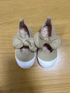 ベージュ リボン付き ベビーシューズ