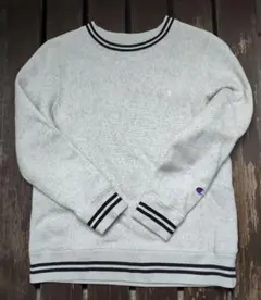 Champion ストライプ付きクルーネックトレーナー