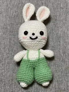 うさぎのあみぐるみ　ホワイト・グリーン