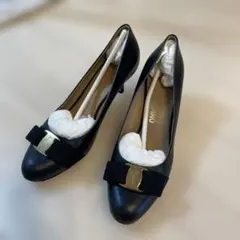 Salvatore Ferragamo ヴァラ パンプス ブラックのサムネイル