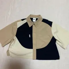 美品Nike 半袖シャツ Sサイズ ベージュ・ネイビー