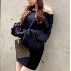 オフショルダー ブラックミニワンピース