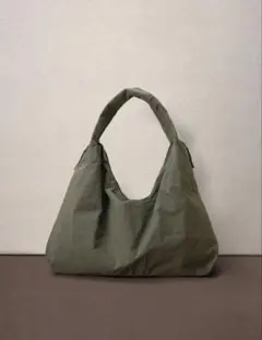 カーキ色 大容量トートバッグのサムネイル