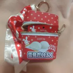 【新品】雪見だいふく スカーフ付 チャーム　ポーチ