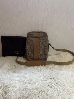完売品！COACH シグネチャー ショルダーバック 肩掛け レザー キャンバスのサムネイル