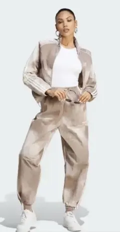 【半額以下‼️】アディダス　セットアップ　ウインドブレーカー