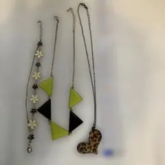 ネックレスセット 三角形とハート　花モチーフのブレスレット