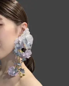 フラワーイヤーカフ【両耳セット】 ウェディング フラワー - メルカリ