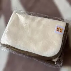 アイボリーとブラウンのフリースブランケット