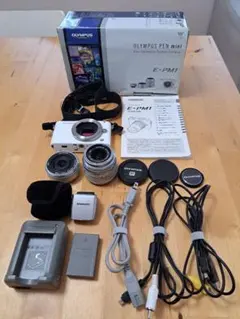 OLYMPUS E-PM1 ツインレンズキット ホワイト【単焦点付】