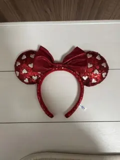 ディズニー　赤いハート模様のカチューシャ