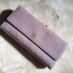 アナスイ　花柄エンボス加工 長財布 薄紫色