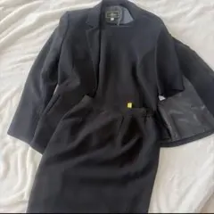 ブラックスカートスーツ