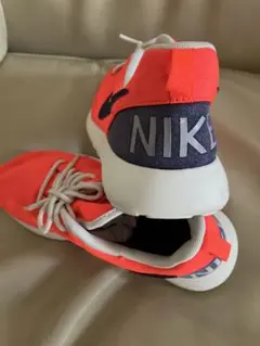 NIKE ナイキ　スニーカー　オレンジ　ロゴ