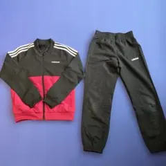 アディダス　キッズ　セットアップジャージ