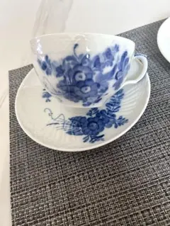 新品未使用箱付き Meissen 青いバラのカップ&ソーサーセット マイセン 