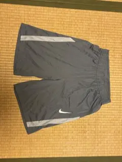 Nike グレー ショートパンツ ジュニアXL