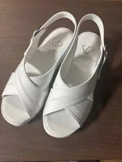 ホワイト クロスストラップ ウェッジサンダル