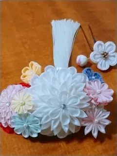 【値下げ】つまみ細工 髪飾り 成人式 着物 卒業式 お祝い 白系