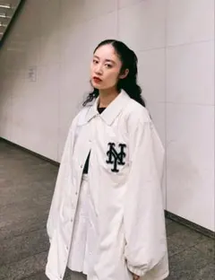 MLB OVERSIZED COACH ジャケット　アイボリーのサムネイル
