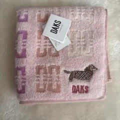 DAKS ハンカチ　ピンク　刺繍