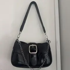 黒いチェーンストラップハンドバッグ